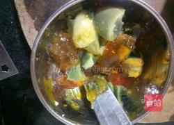 皮蛋擂花生青椒的做法图解3