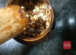 皮蛋擂花生青椒的做法图解6