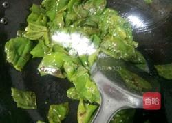 皮蛋擂花生青椒的做法图解8