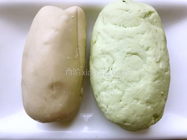 两块面和好后，醒十分钟