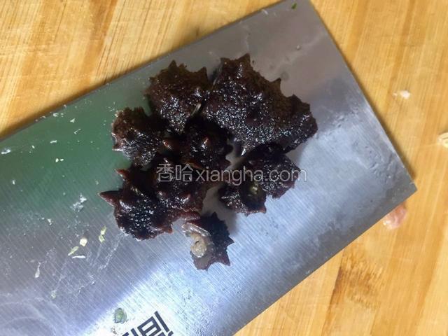 加入切好的海参片 增加口感