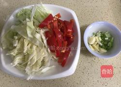 肉炒卷心菜粉条的做法图解3