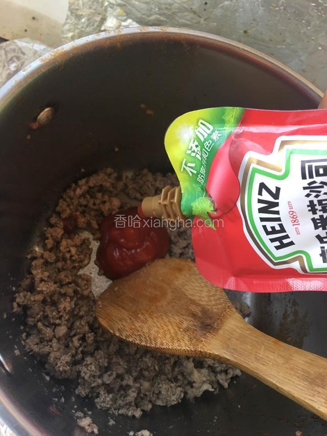 等牛肉变色加入番茄酱，糖，盐