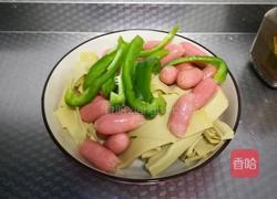 干豆腐炒亲亲肠的做法图解1