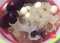 银耳莲子汤的做法图解3