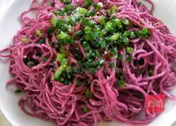 Illustration of homemade dragon fruit cold noodles 9