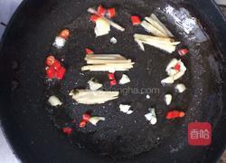 紫苏炒鱿鱼的做法图解3