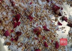 芝麻玫瑰花糖饼的做法图解3