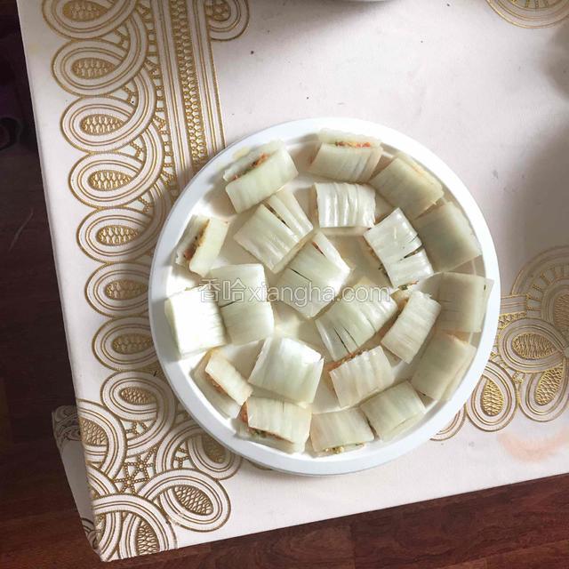 很快就折完了然后放进锅里蒸10分钟