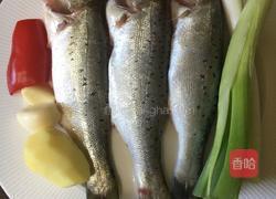 黄豆酱海鲈鱼的做法图解1