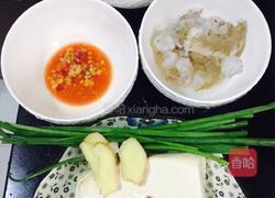 鲜虾仁烧豆腐的做法图解1