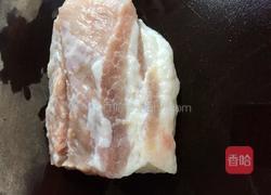 五花肉菌菇汤的做法图解2