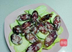 丝瓜蒸香肠的做法图解2
