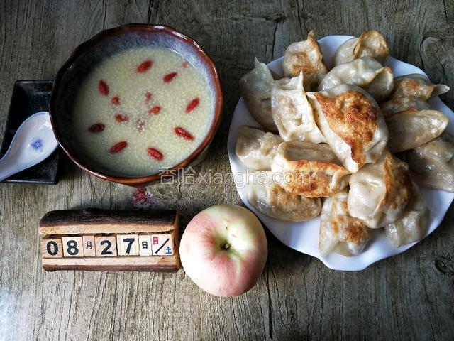 配一盘煎饺，早餐妥妥的
