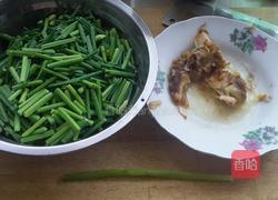 韭苔炒咸肉的做法图解1