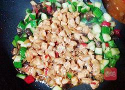 青瓜炒鸡丁的做法图解9