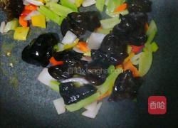 黑木耳炒虾仁的做法图解2