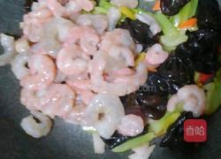 黑木耳炒虾仁的做法图解3