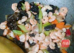 黑木耳炒虾仁的做法图解4