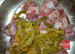榨菜蒸排骨的做法图解2