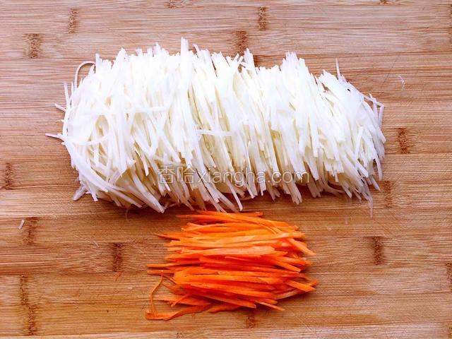 1/4个胡萝卜切丝