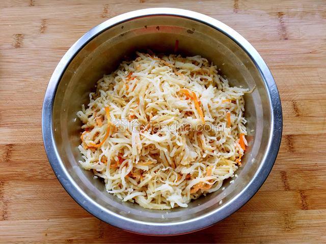 好了，蒸土豆丝做好了，尝尝吧很好吃呦，原汁原味的土豆清香味！