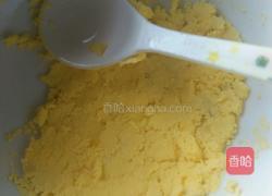 小米蛋黄粥的做法图解3