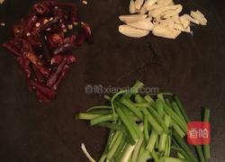 干辣椒炒黄豆芽的做法图解2