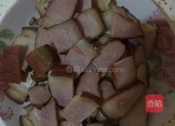 腊肉炒辣椒的做法图解1