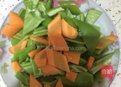 腊肉炒辣椒的做法图解2