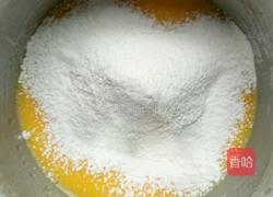 蔓越莓戚风小蛋糕的做法图解3