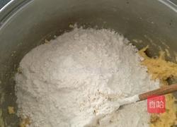 玉米面枣糕的做法图解2