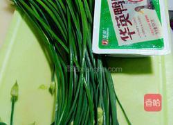 韭菜花炒鸭血的做法图解1