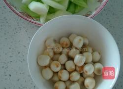 莲子米炒青瓜的做法图解1