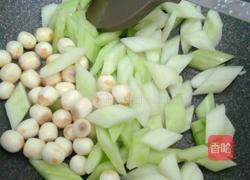 莲子米炒青瓜的做法图解3