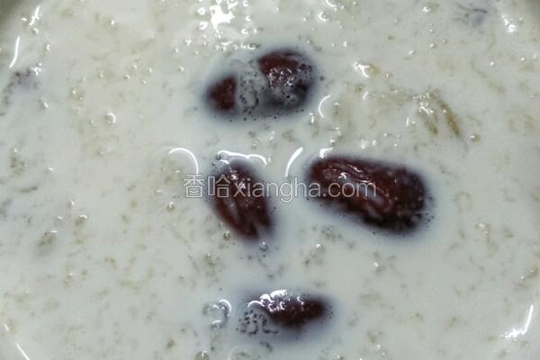 雪燕红枣炖牛奶