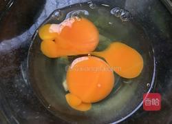 广式香肠蛋炒饭的做法图解1