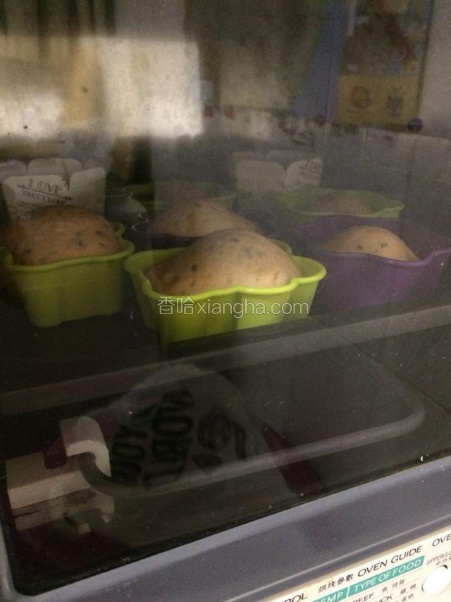 烤制的过程，发起来了，满屋飘香，香气扑鼻……