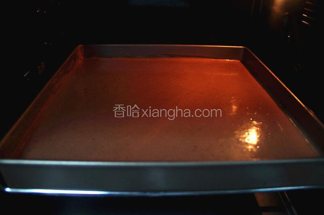 烤箱提前预热，上火180下火150，烘烤20分钟，即可。