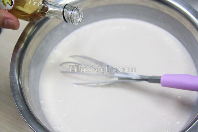加入朗姆酒搅拌均匀。