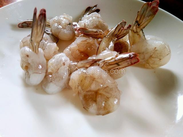 一份完整的虾球全部处理好了