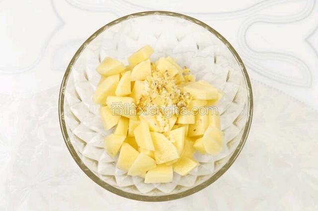 适量姜末，搅拌均匀