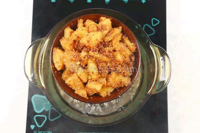 蒸制锅冒烟，土豆变软即可