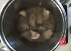 莲子百合煲鸭汤的做法图解6