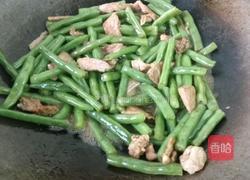 豆角炒猪肉的做法图解6