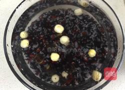 桂圆黑米粥的做法图解2