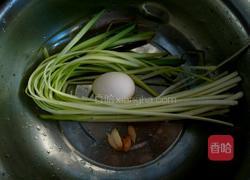 韭黄炒鸭蛋的做法图解1