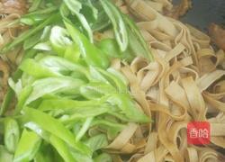 尖椒炒豆皮的做法图解4