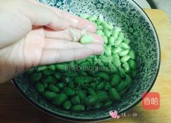毛豆虾仁的做法图解2
