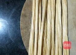 肉丝炒腐竹结的做法图解1